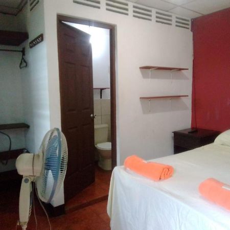 Hostal El Jardin León Extérieur photo