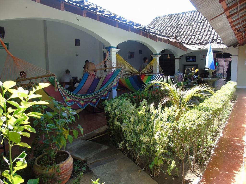 Hostal El Jardin León Extérieur photo